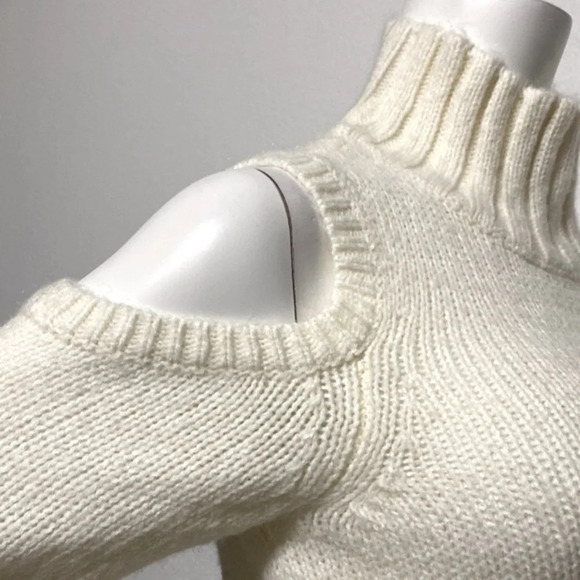 Express NEW Turtleneck Cold Shoulder Sleeve Wool Blend Sweater Cream Size Medium - Picture 4 of 9